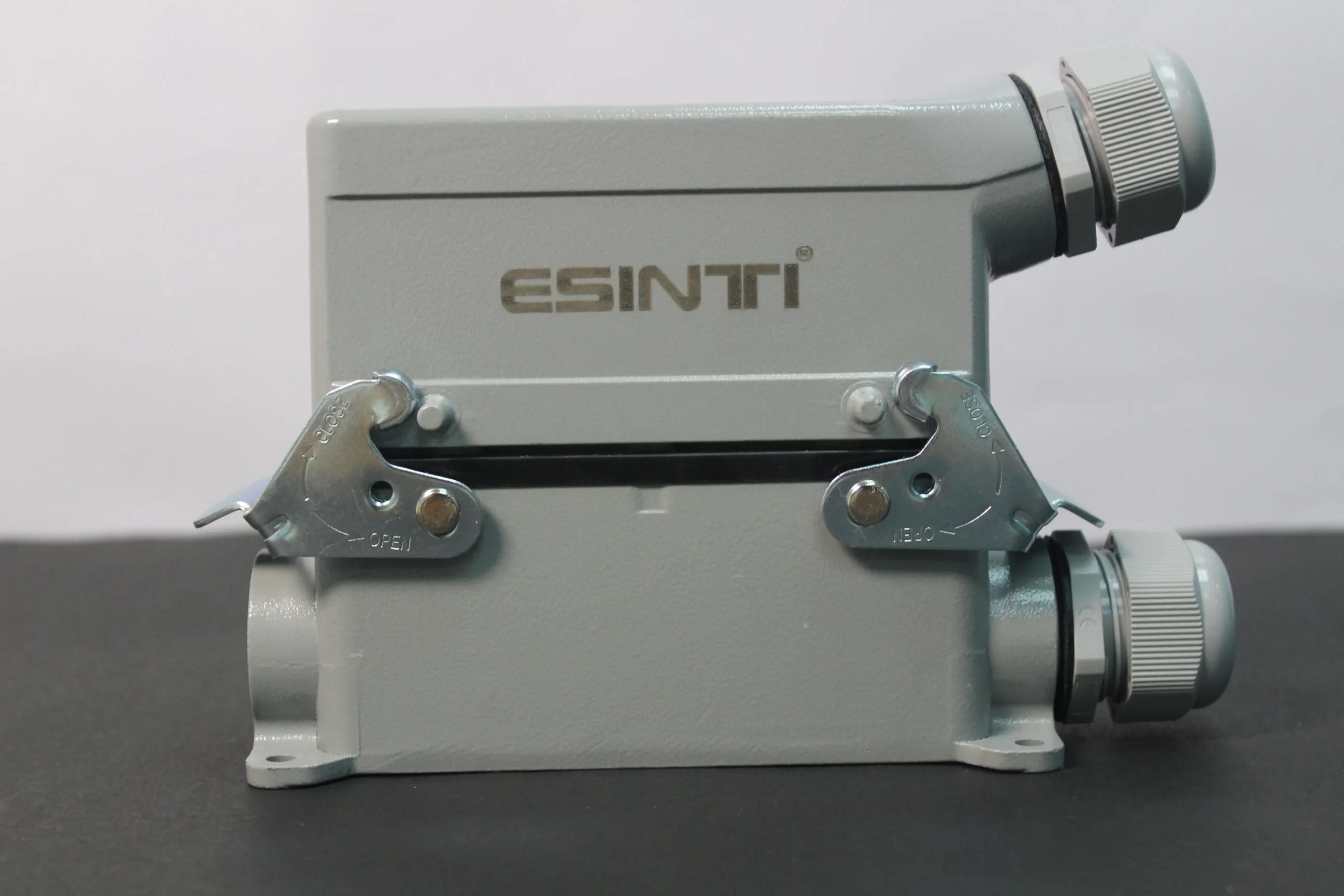 Esinti Heavy Duty Electrical Coupler Bottom Close - Image 17